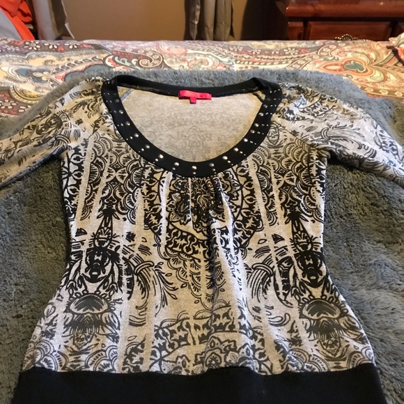 Top - Picture 2 of 3